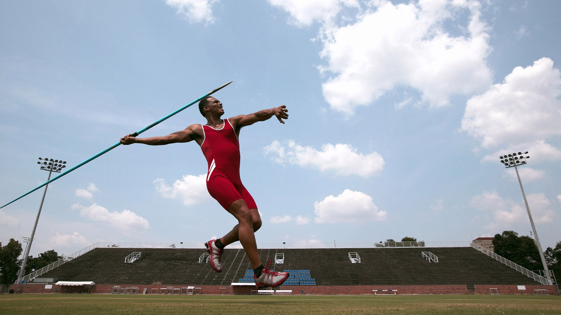 弗兰：全黑队中场的“战术大师”，巧妙组织进攻为队友创造机会